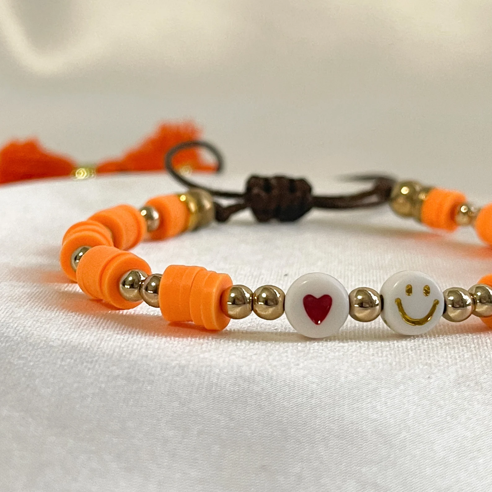 Pulseras Heishi con Corazón y Cara Feliz: Alegría y Amor en tu Muñeca - Imagen 10