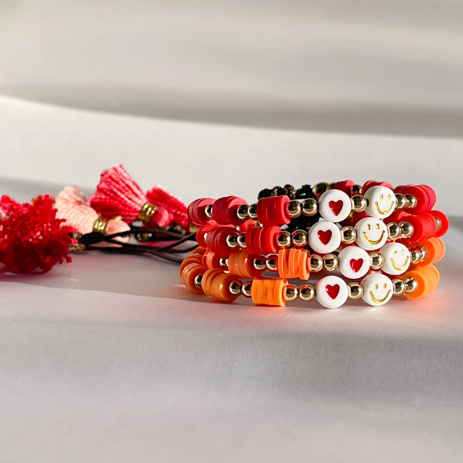 Pulseras Heishi con Corazón y Cara Feliz: Alegría y Amor en tu Muñeca - Imagen 8