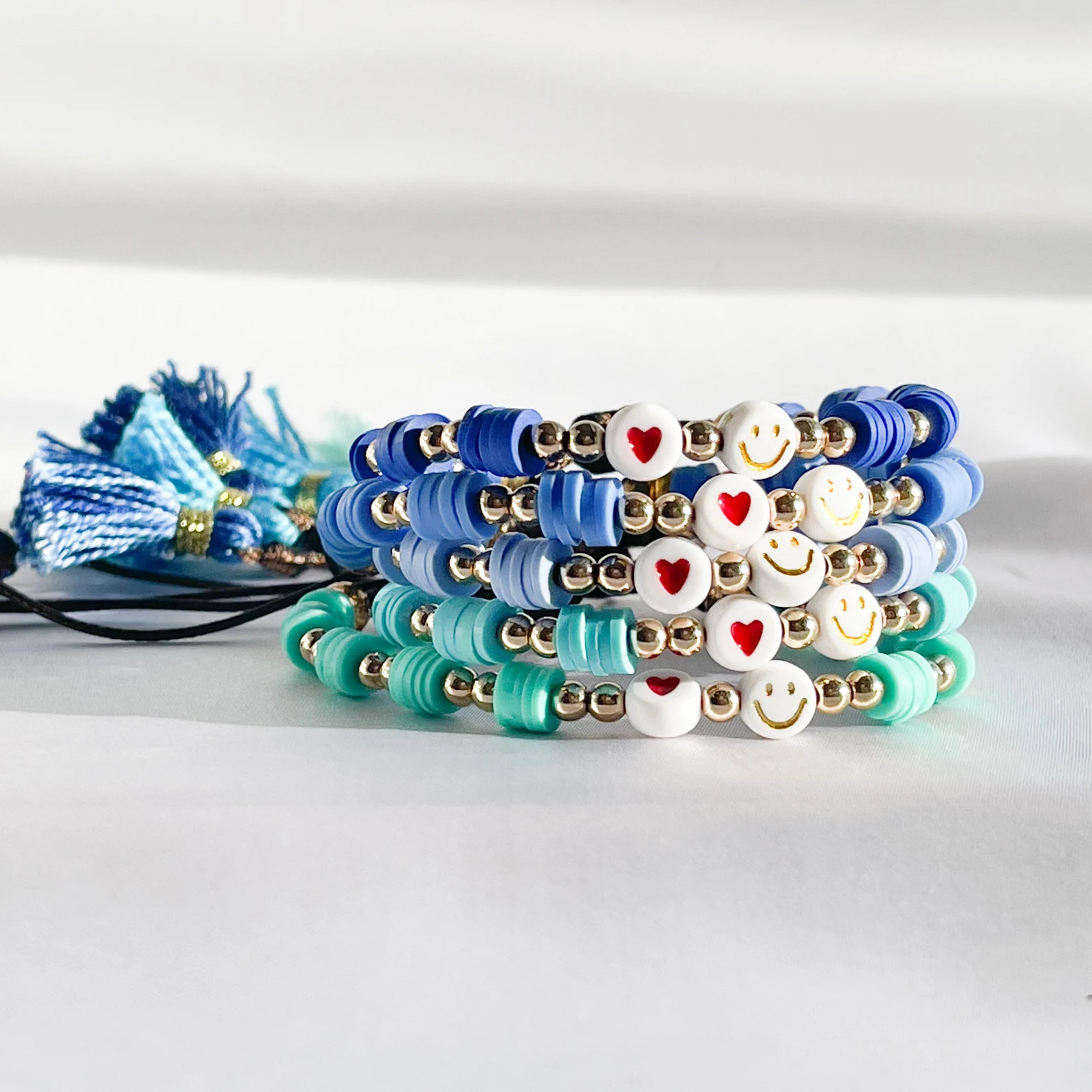 Pulseras Heishi con Corazón y Cara Feliz: Alegría y Amor en tu Muñeca - Imagen 7