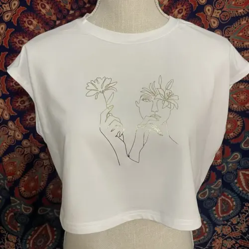 Crop Tops Armonía: Encuentra Paz en tu Vestuario
